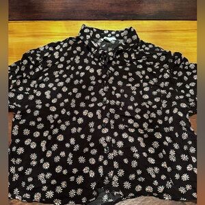 Women’s S American Eagle Cropped Button Down Blouse with Collar, Black w/ Flower
